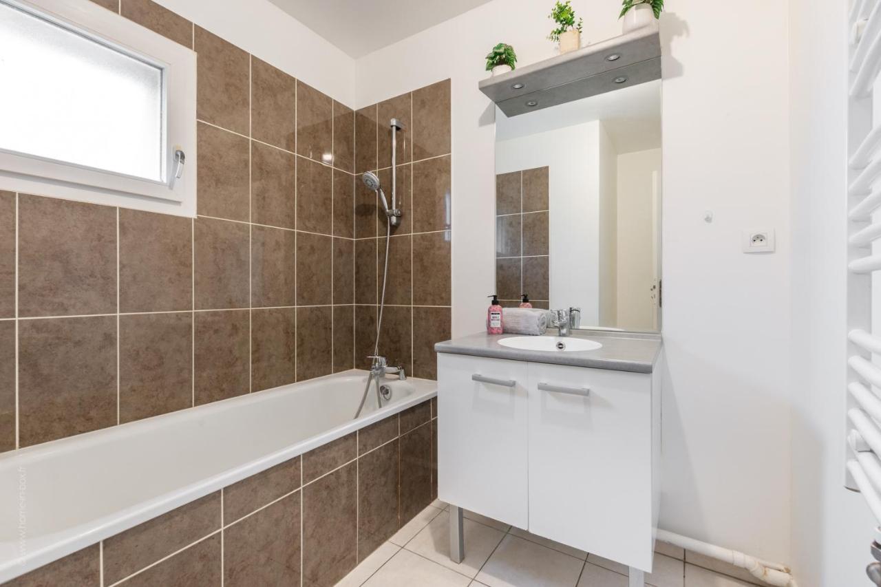 Le Duplex Chessy - 15Min From Disneyland - 2 Private Parkings - Garden - Kingsize & Queensize Bed - Supermarket Behind The House Buitenkant foto