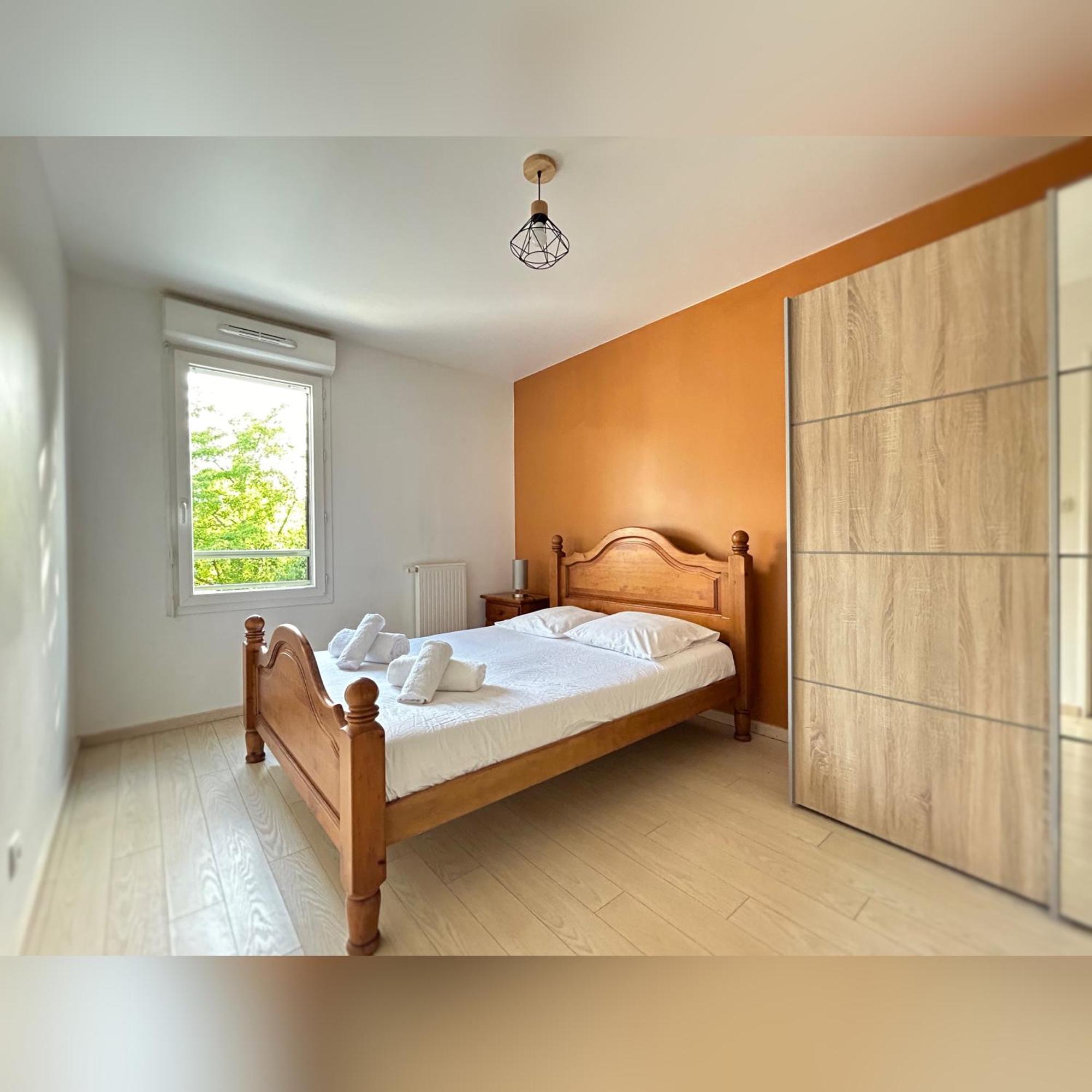 Le Duplex Chessy - 15Min From Disneyland - 2 Private Parkings - Garden - Kingsize & Queensize Bed - Supermarket Behind The House Buitenkant foto